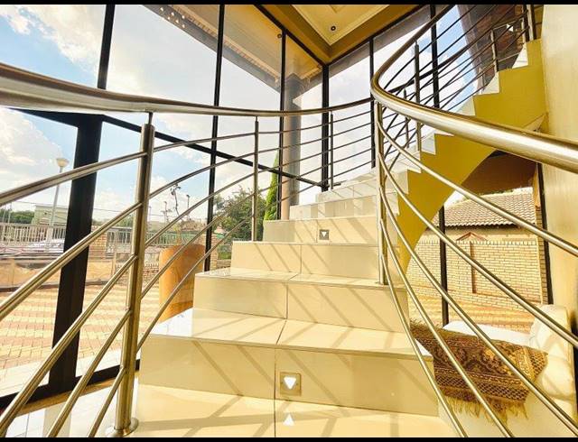 5 BEDROOM HOUSE SOLD IN MEYERSDAL NATURE ESTATE